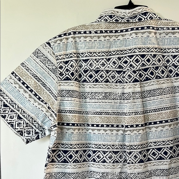 Black and White Geometric Casual Button Down Shirt - Picture 7 of 7